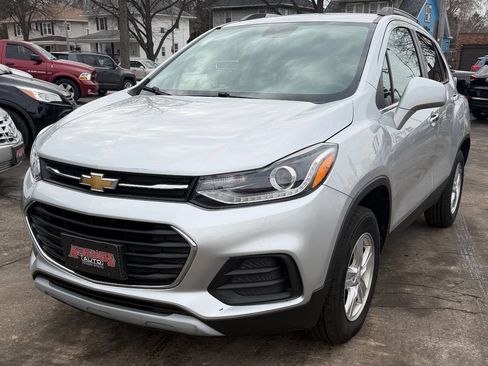 Used 2018 Chevrolet Trax LT w/ LT Convenience Package image 4