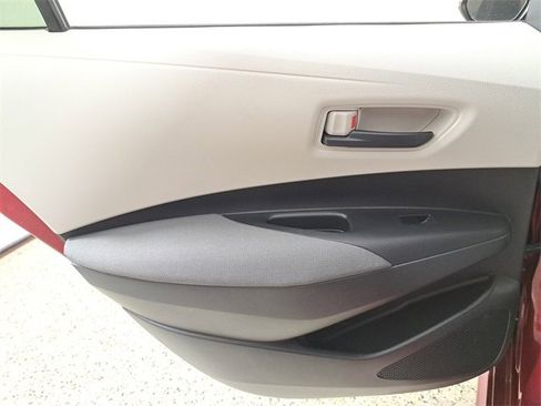 Used 2022 Toyota Corolla LE image 14