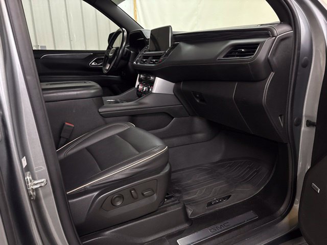 Used 2023 GMC Yukon SLT AWD/4WD image 32