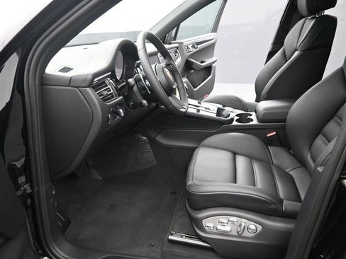 New 2026 Porsche Macan image 20