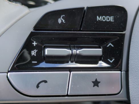 Used 2025 Hyundai Elantra SEL FWD image 20