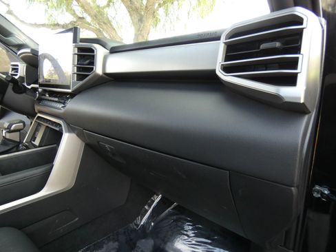 Used 2025 Toyota Tundra Limited image 34