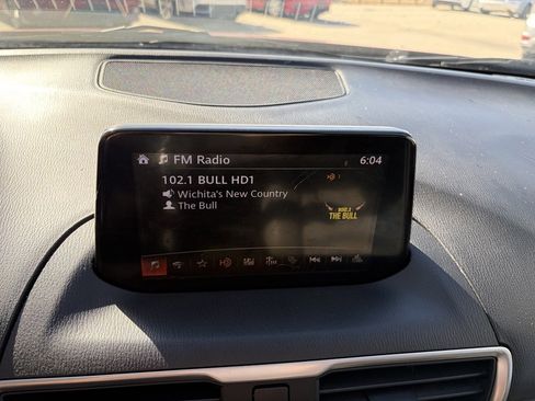 Used 2018 MAZDA MAZDA3 Sport w/ Preferred Equipment Package image 11