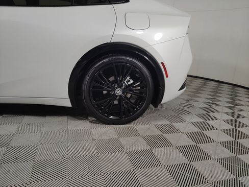 Used 2025 Toyota Prius XLE image 11