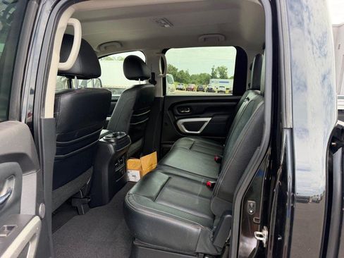 Used 2017 Nissan Titan SL AWD/4WD image 9