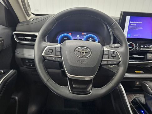 Used 2024 Toyota Highlander Platinum AWD/4WD image 14