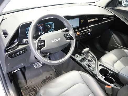 Used 2023 Kia Niro SX Touring image 13