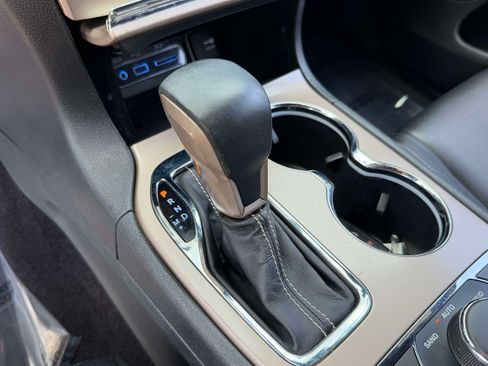 Used 2017 Jeep Grand Cherokee Limited AWD/4WD image 11