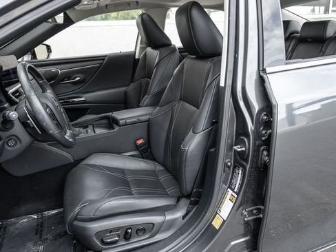 Used 2024 Lexus ES 300h w/ Luxury Package image 11