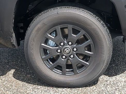 New 2026 Toyota 4Runner SR5 AWD/4WD image 11