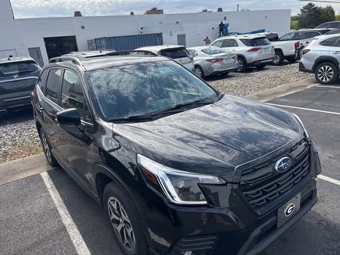 Used 2023 Subaru Forester Premium AWD/4WD image 2