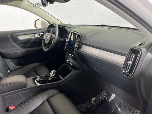 Used 2023 Volvo XC40 B4 Plus w/ Protection Package Premier image 27