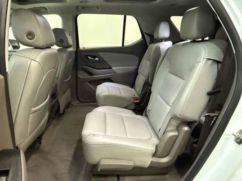 Used 2020 Chevrolet Traverse LT w/ LT Premium Package image 18