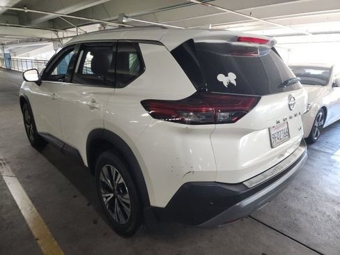 Used 2021 Nissan Rogue SV w/ Premium Package FWD image 3