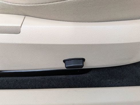 Used 2011 Chrysler 200 Limited FWD image 35