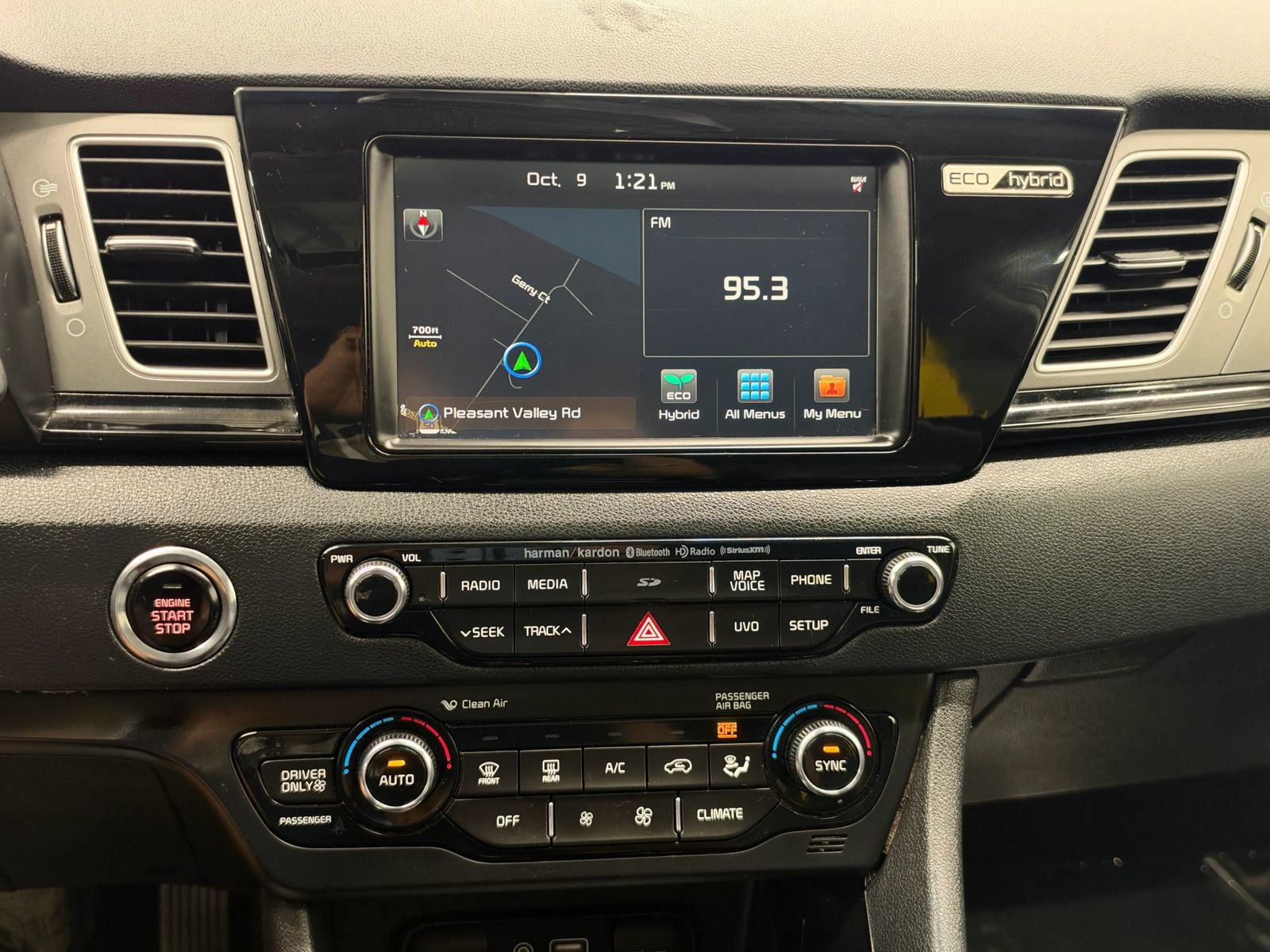 Used 2017 Kia Niro Touring FWD image 29