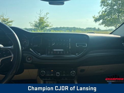 Used 2021 Dodge Durango SXT AWD/4WD image 3