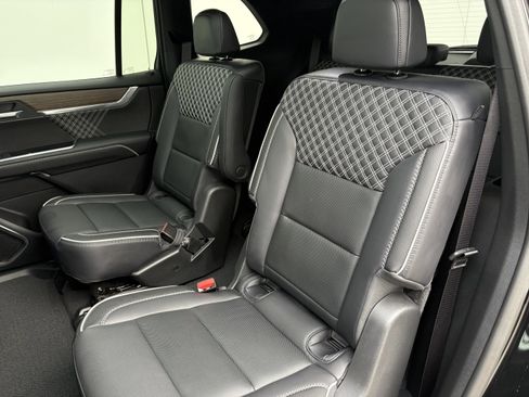 Used 2024 GMC Acadia Denali w/ Super Cruise Package image 13