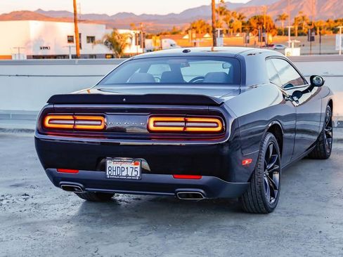 Used 2018 Dodge Challenger SXT w/ Blacktop Package image 9