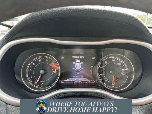 Used 2017 Jeep Cherokee Limited image 15