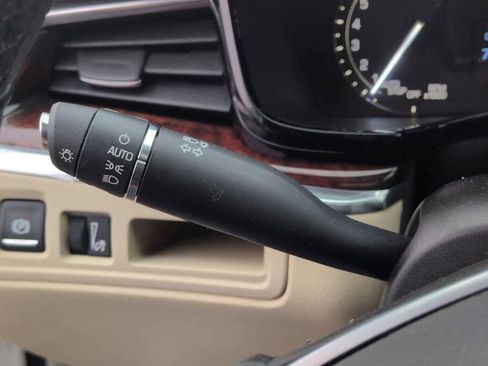 Used 2017 Cadillac XT5 Luxury image 28