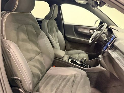 Used 2022 Volvo XC40 P8 Recharge Plus AWD/4WD image 31