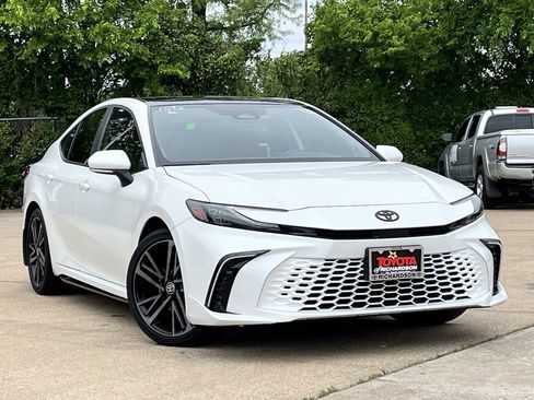 Used 2026 Toyota Camry XSE w/ Premium Package FWD image 3
