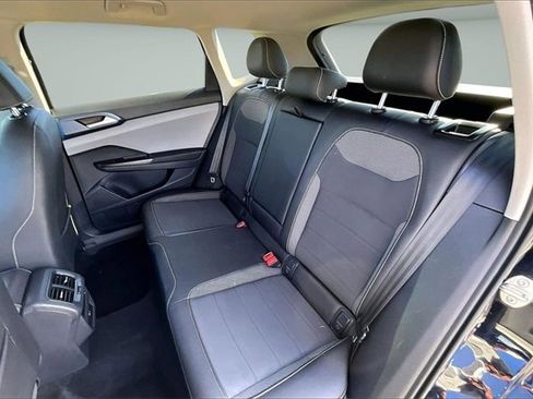 Used 2024 Volkswagen Taos SE image 22