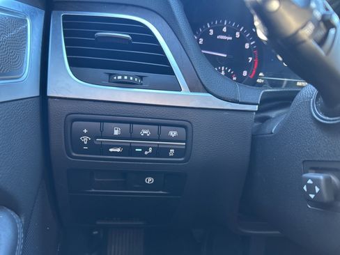 Used 2018 Genesis G80 3.8 w/ Option Group 03 image 15