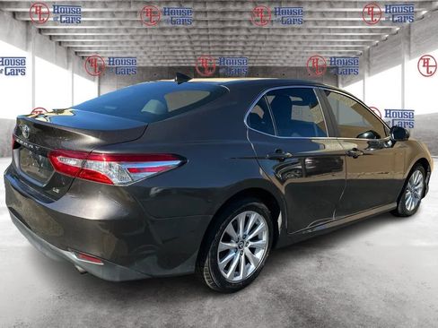 Used 2019 Toyota Camry LE image 5