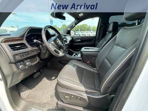 Used 2023 Chevrolet Suburban Premier AWD/4WD image 11