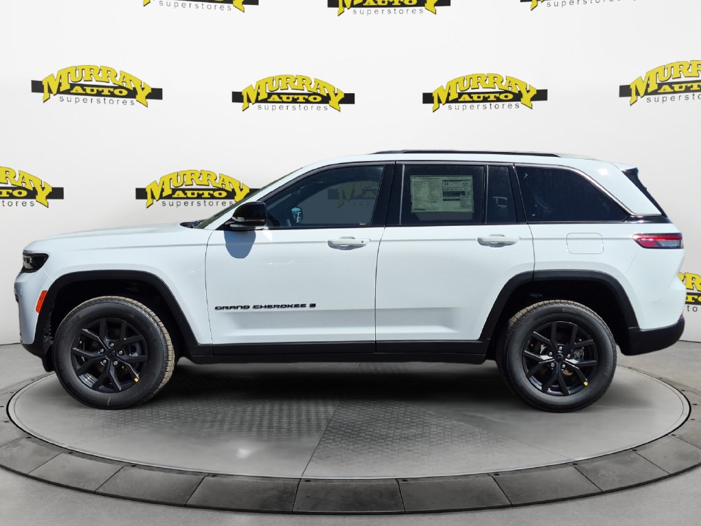 New 2027 Jeep Grand Cherokee Altitude RWD image 2