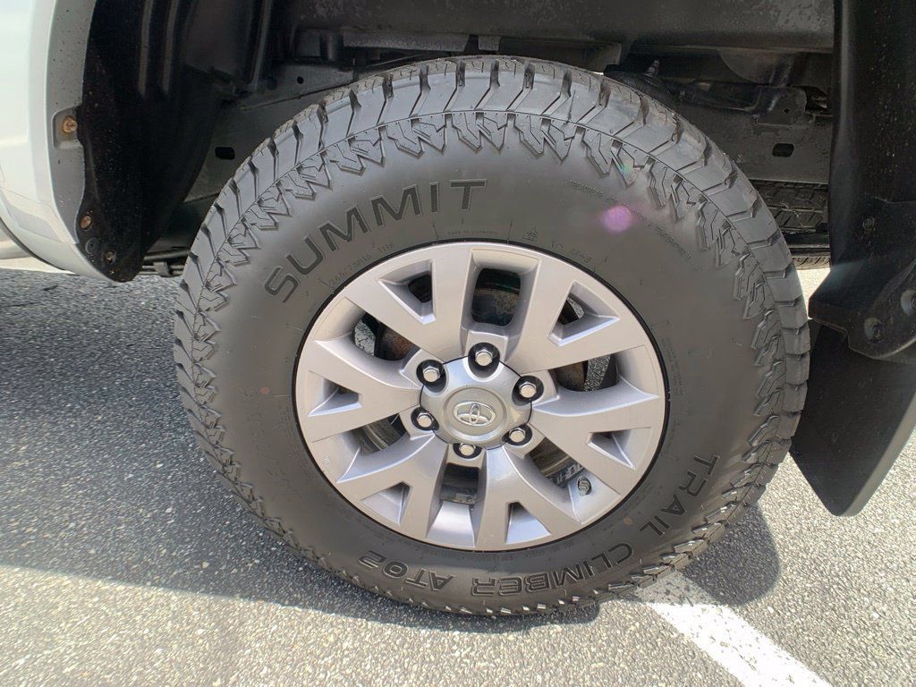 Used 2017 Toyota Tacoma SR5 w/ Tow Package AWD/4WD image 31