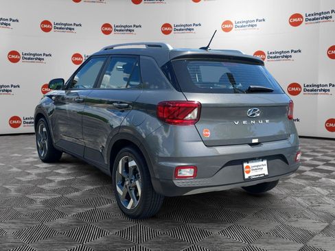Certified 2025 Hyundai Venue SEL FWD image 5