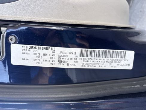 Used 2012 Chrysler Town & Country Touring-L w/ Entertainment Group #2 FWD image 23