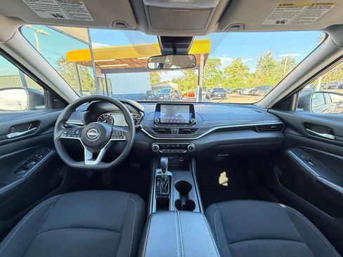 Used 2025 Nissan Altima 2.5 SV FWD image 31