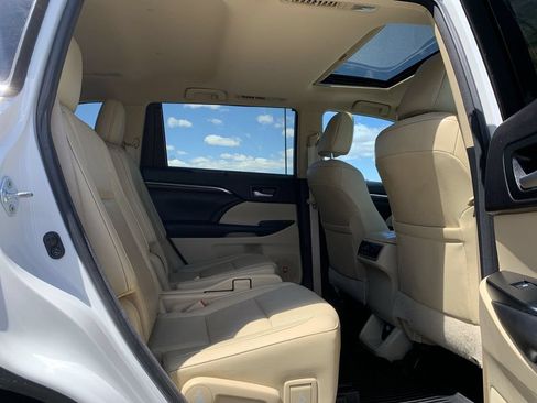 Used 2016 Toyota Highlander Limited AWD/4WD image 33