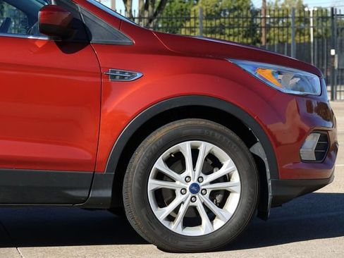 Used 2019 Ford Escape SE image 16