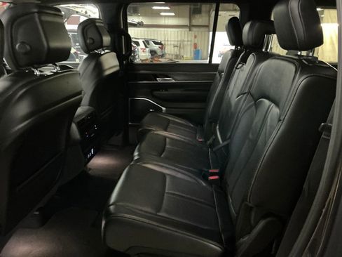 Used 2024 Jeep Wagoneer L Series II w/ Flexible Seating Group image 25