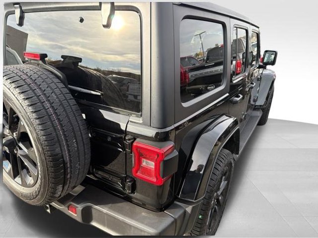Used 2023 Jeep Wrangler Unlimited Sahara w/ Cold Weather Group AWD/4WD image 9