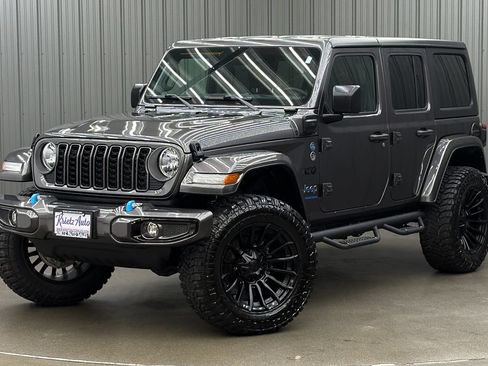 Used 2024 Jeep Wrangler Unlimited AWD/4WD image 1