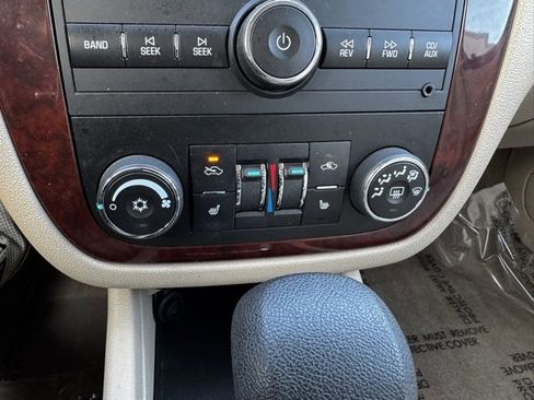 Used 2009 Chevrolet Impala LT w/ Luxury Edition Package image 8