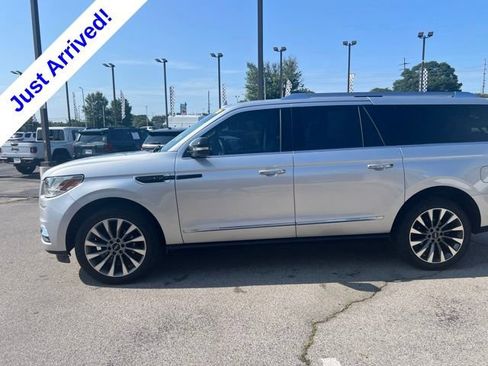 Used 2019 Lincoln Navigator L Select RWD image 11