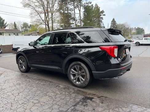 Used 2023 Ford Explorer XLT w/ Equipment Group 202A AWD/4WD image 4
