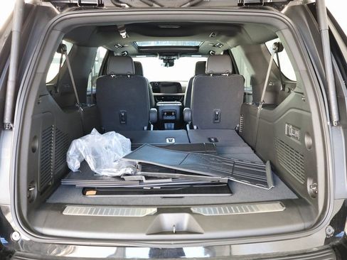 New 2025 Chevrolet Suburban High Country image 35