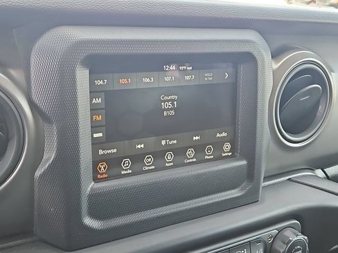 Used 2022 Jeep Gladiator Sport AWD/4WD image 25