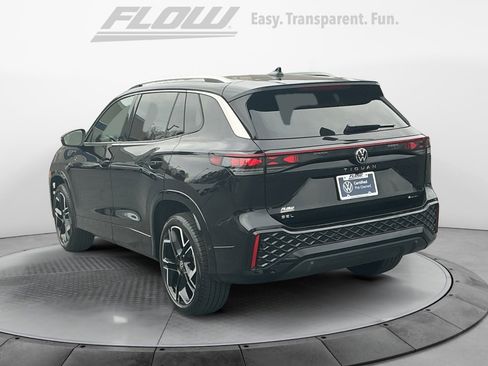 Certified 2025 Volkswagen Tiguan SEL R-Line image 6