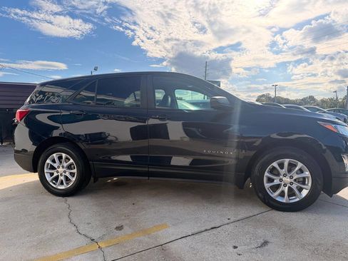 Used 2021 Chevrolet Equinox LS w/ LS Convenience Package image 8