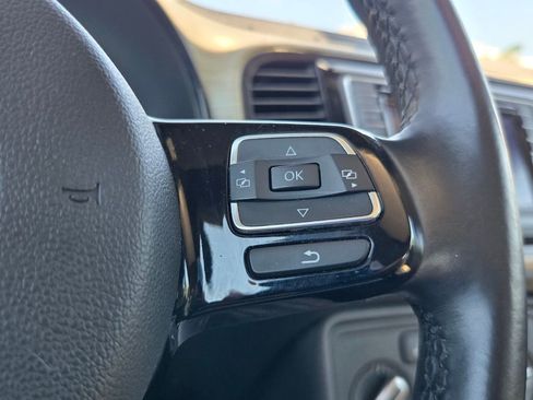Used 2018 Volkswagen Beetle 2.0T Coast FWD image 25
