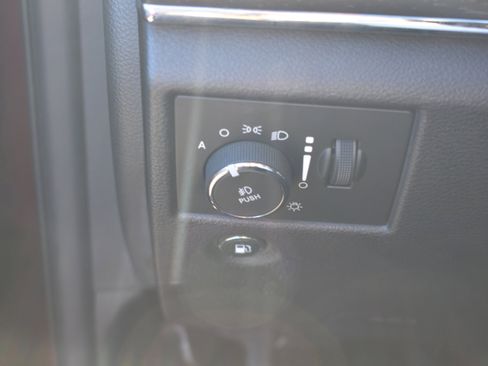 Used 2017 Jeep Grand Cherokee Limited w/ Trailer Tow Group IV image 16